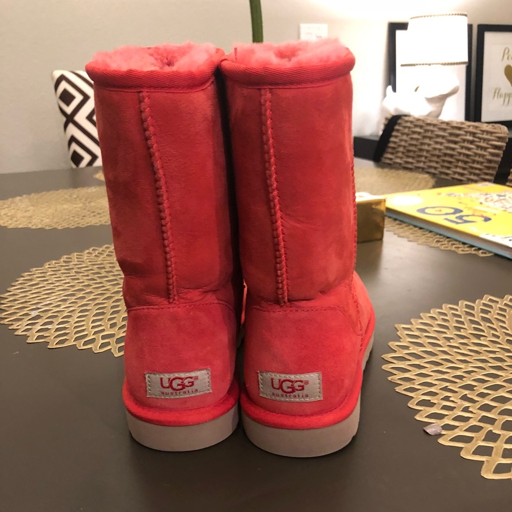 UGG Boots / Short / Hot Pink / Size 9 / Like new